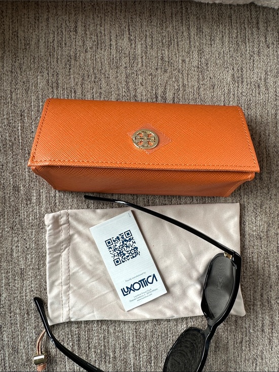 Tory Burch Women\'s Black Pillow Sunglasses TY7152 170987 55 NEW with case! main image 6